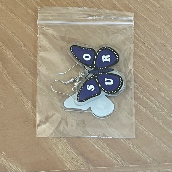 *NEW* OLIVIA RODRIGO Themed SOUR Butterfly Earrings - Picture 3 of 5
